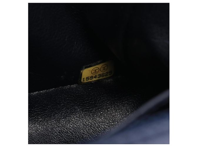 Borsa a tracolla Chanel Mini Matelassé in Navy Blu navy - vista 5