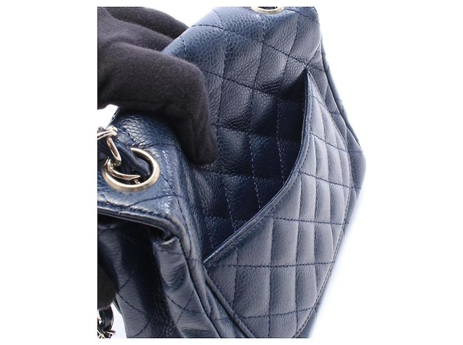 Borsa a tracolla Chanel Mini Matelassé in Navy Blu navy - vista 7