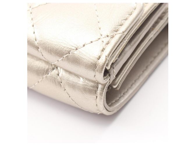 Cartera Chanel 2.55 Matelassé triple fold Dorado - vista 9