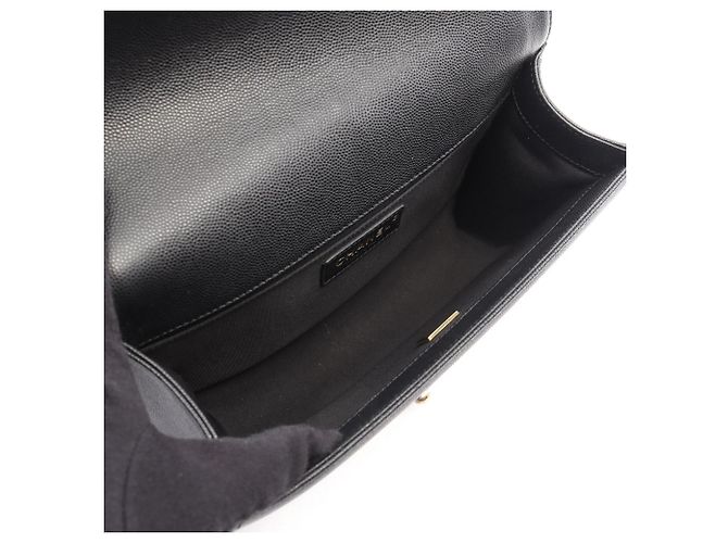 Borsa a tracolla Chanel Boy in pelle di vitello martellata nera Nero - vista 3