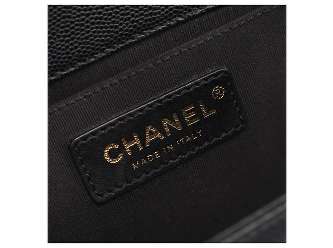 Borsa a tracolla Chanel Boy in pelle di vitello martellata nera Nero - vista 4