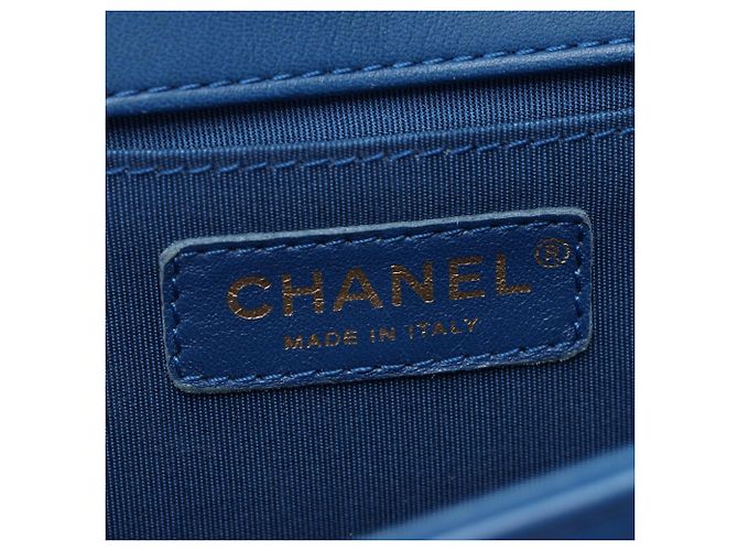 Borsa a tracolla Chanel Boy Chevron V-stitch Blu - vista 4