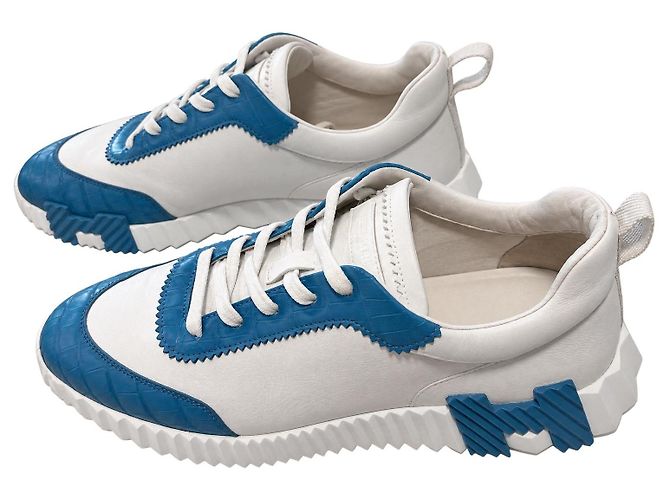 Baskets Hermès Bouncing en cuir de crocodile Blanc Bleu - vue 2