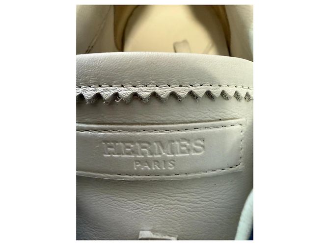 Baskets Hermès Bouncing en cuir de crocodile Blanc Bleu - vue 4