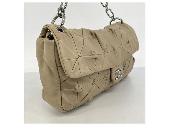 Borsa a tracolla Chanel in pelle d'agnello marrone - vista 2