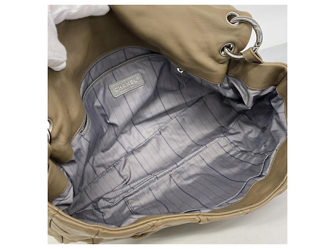 Borsa a tracolla Chanel in pelle d'agnello marrone - vista 4