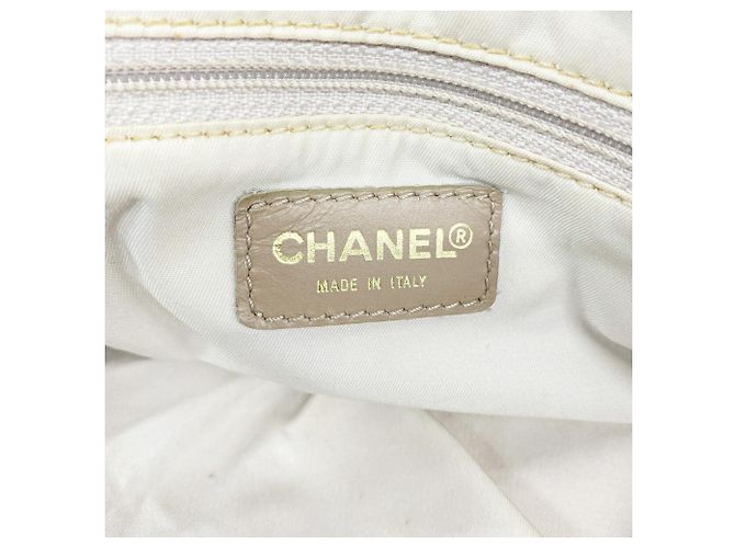 Borsa in nylon Chanel New Travel Beige - vista 5