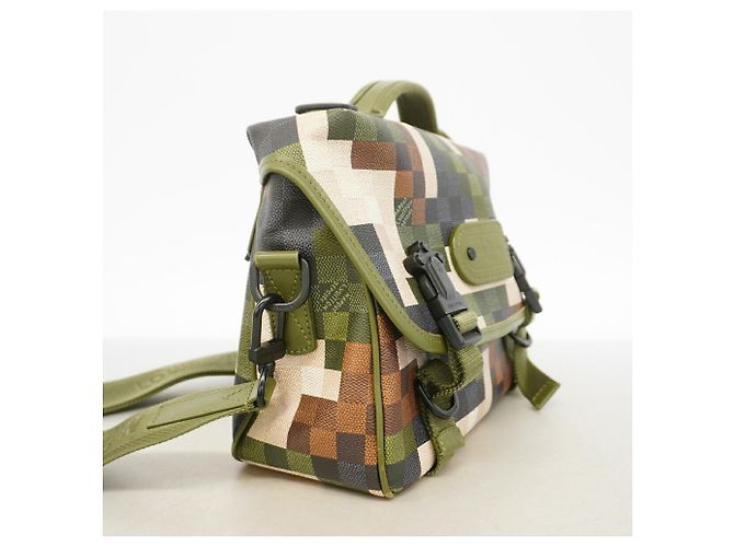 Borsa a tracolla Louis Vuitton Damouflage LV Trail Verde - vista 2