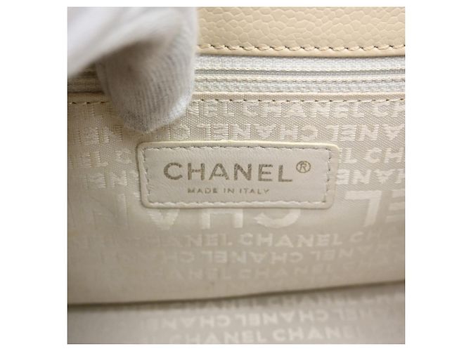 Chanel Mademoiselle Lock Quilted Caviar Small Beige - vista 4