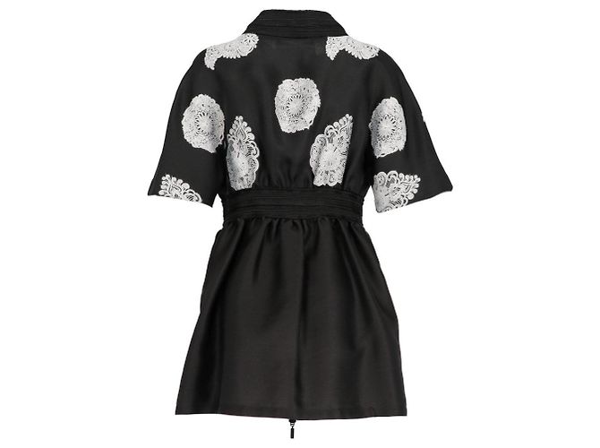 Robe Moncler en soie noire et blanche brodée fleurs - vue 3