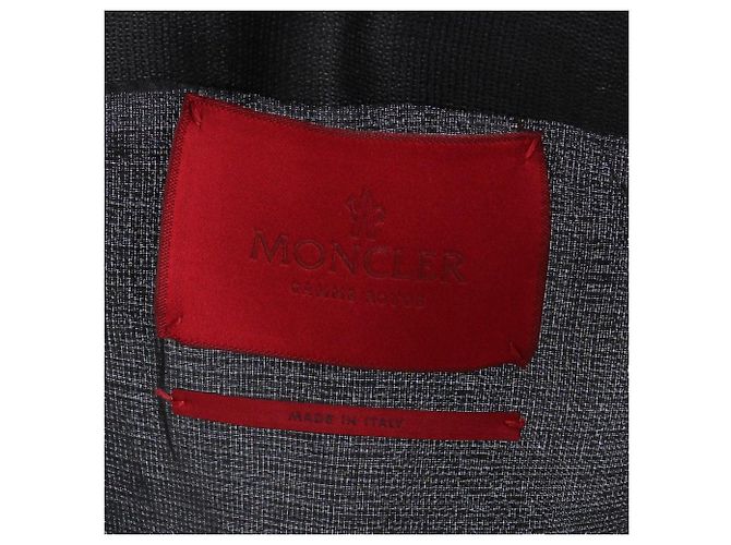 Robe Moncler en soie noire et blanche brodée fleurs - vue 6