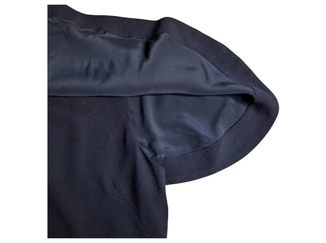 Givenchy ärmelloses schwarzes Wollkleid mit Capelet - Ansicht 3