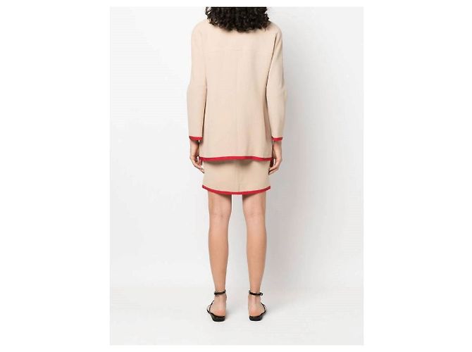 Traje Chanel de lana beige con ribetes rojos - vista 5