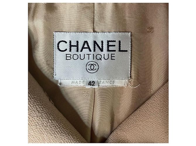 Traje Chanel de lana beige con ribetes rojos - vista 7