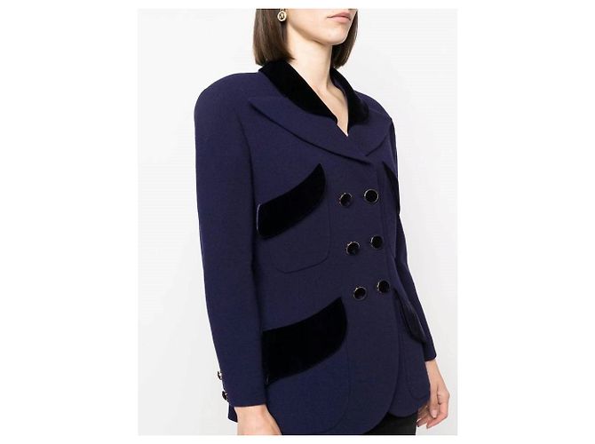 Chanel Wolljacke Lila mit Samt-Details - Ansicht 2