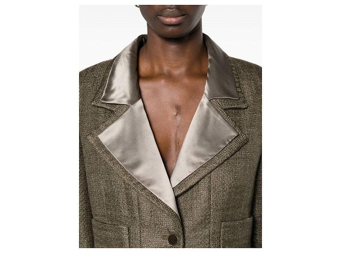 Blazer Chanel Cropped de Lana Mohair Caqui - vista 2