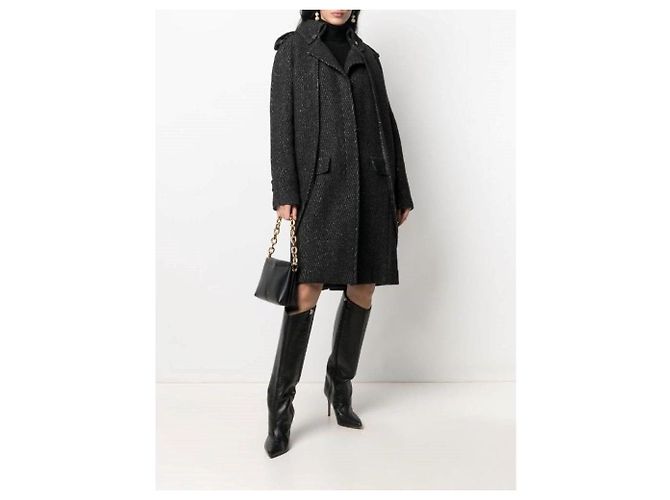 Abrigo Chanel de lana negro con estampado herringbone y capa - vista 5