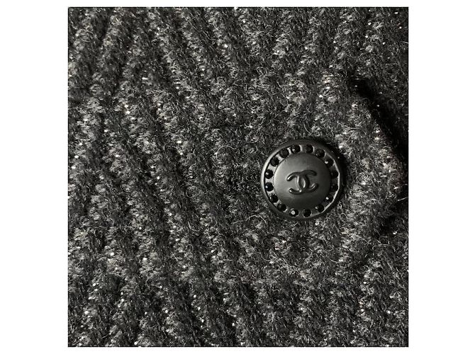 Abrigo Chanel de lana negro con estampado herringbone y capa - vista 7