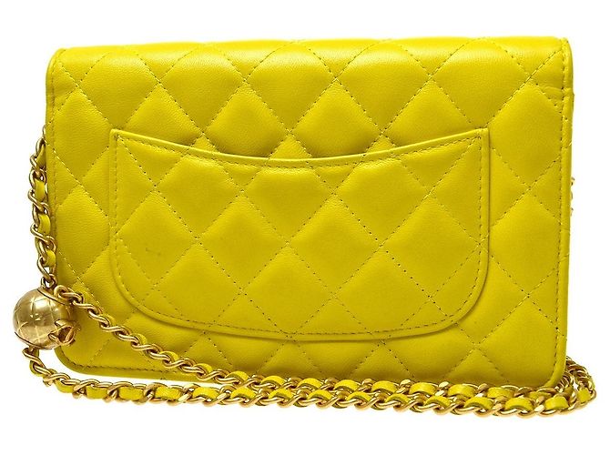 Chanel Pearl Crush Wallet on Chain em pele de cordeiro acolchoada Amarelo - vista 2