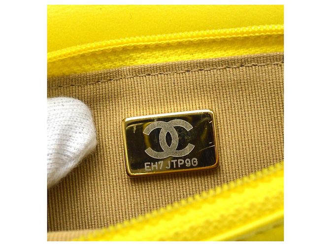 Chanel Pearl Crush Wallet on Chain em pele de cordeiro acolchoada Amarelo - vista 5