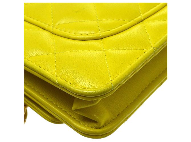 Chanel Pearl Crush Wallet on Chain em pele de cordeiro acolchoada Amarelo - vista 6