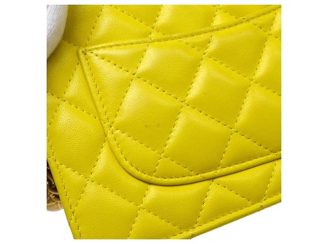 Chanel Pearl Crush Wallet on Chain em pele de cordeiro acolchoada Amarelo - vista 7