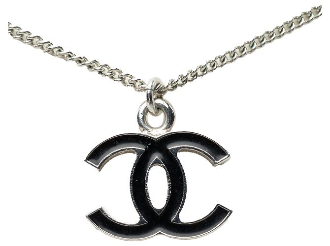 Chanel CC Anhänger-Halskette aus Messing und Emaille in Schwarz - Ansicht 5
