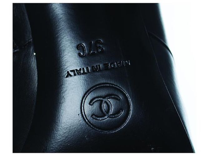Chanel, stivaletti neri con punta rinforzata e logo Nero - vista 8