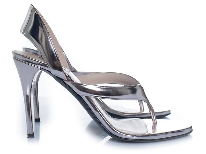 Alaïa Alaia, sandali infradito 90 in pelle specchiata Argento D'oro - vista 5