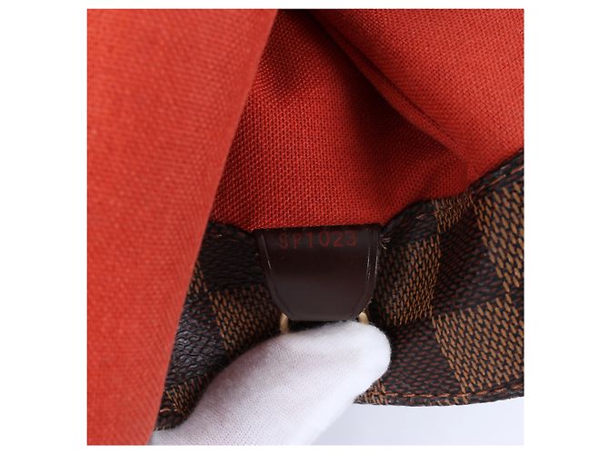 Borsa a tracolla Louis Vuitton Damier Bastille in Brown Rosso - vista 14