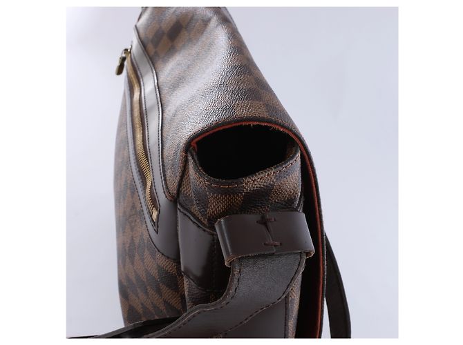 Borsa a tracolla Louis Vuitton Damier Bastille in Brown Rosso - vista 4
