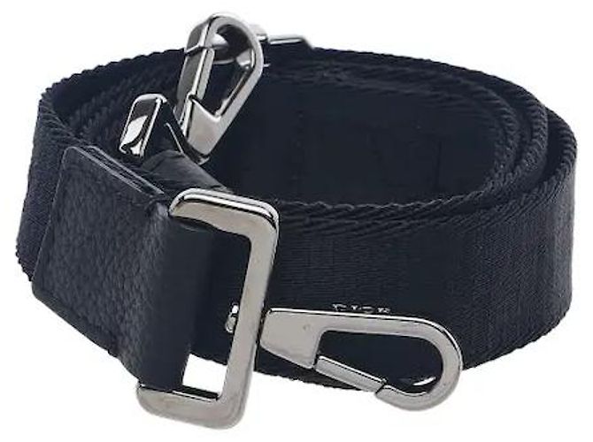 Christian Dior Realizzato nell'iconico materiale canvas Dior Oblique, questo modello combina leggerezza e resistenza ai graffi. È caratterizzato dalla silhouette distintamente pratica della linea Safari e Blu - vista 5