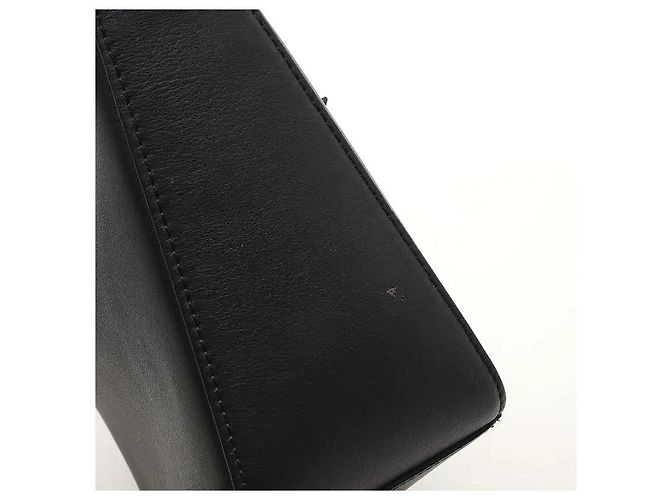 Loewe O couro de bezerro flexível harmoniza-se com a silhueta icónica Hammock para um toque sofisticado. A forma tridimensional do couro macio destaca-se, e a silhueta que naturalmente - vista 4