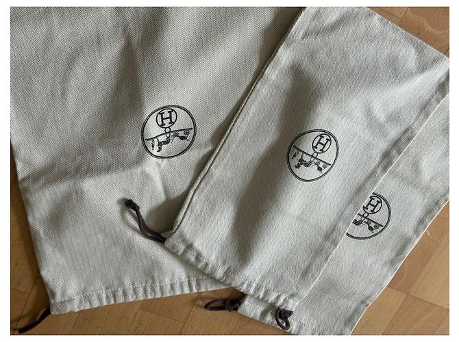 Baskets Hermès en coton noir et beige - vue 20