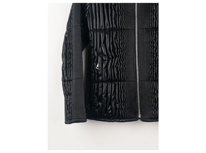 Prada AW08 Wellen-Raffung Kunstleder-Puffermantel - Ansicht 6