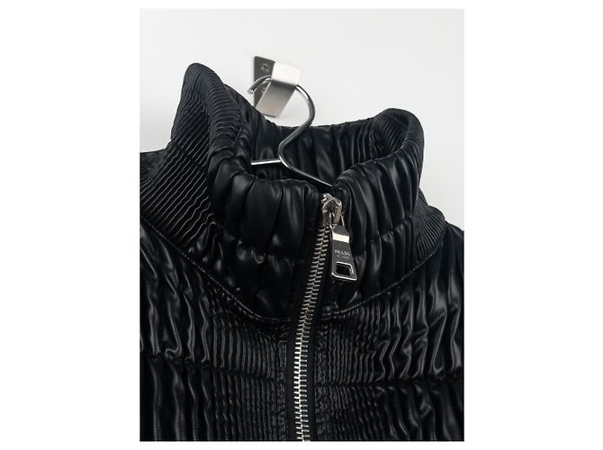 Prada AW08 Wellen-Raffung Kunstleder-Puffermantel - Ansicht 8