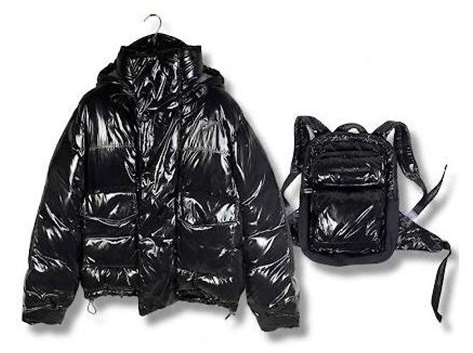 Louis Vuitton Doudoune 2054 with Integrated Backpack Lacquered Nylon Black Size 48 - view 19