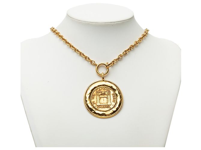 Collana con pendente a medaglione Rue Cambon Chanel placcata oro D'oro - vista 5