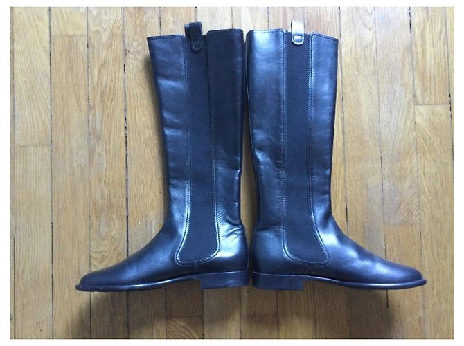 Botas altas Chanel en cuero negro - vista 2