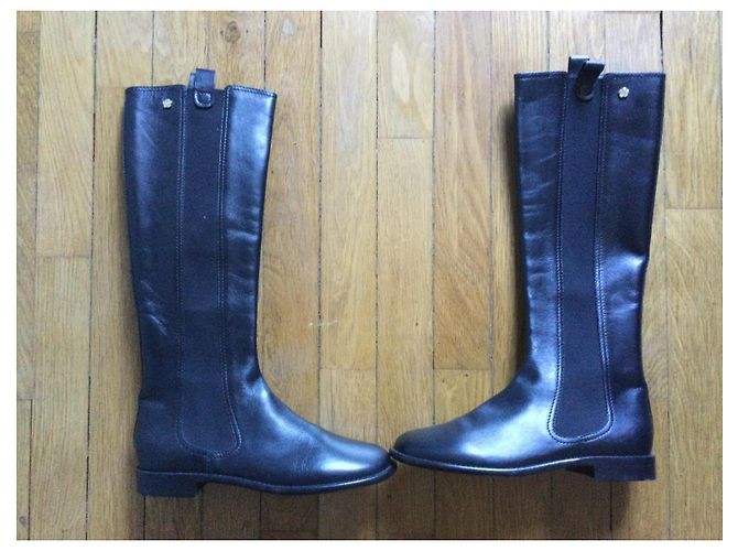 Botas altas Chanel en cuero negro - vista 3