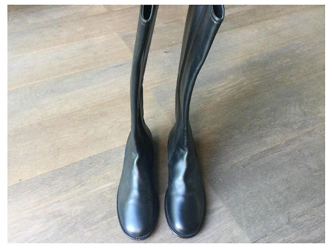 Botas altas Chanel en cuero negro - vista 4