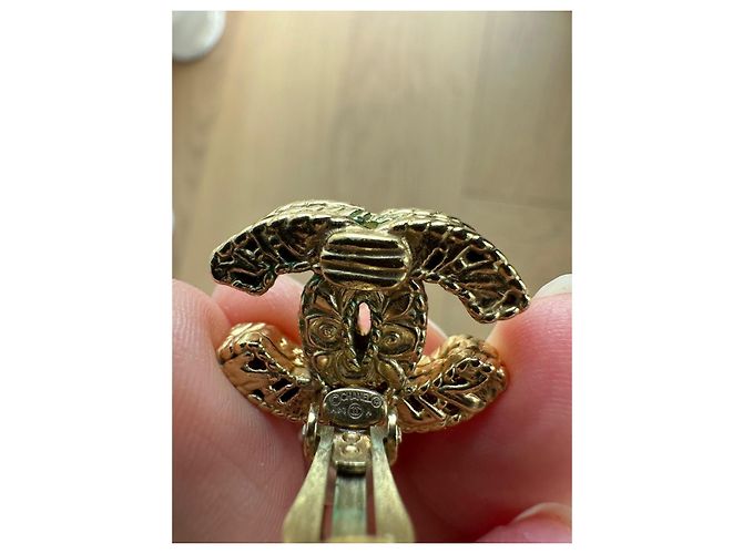 Orecchini Chanel CC Logo con Goccia di Perla D'oro - vista 3