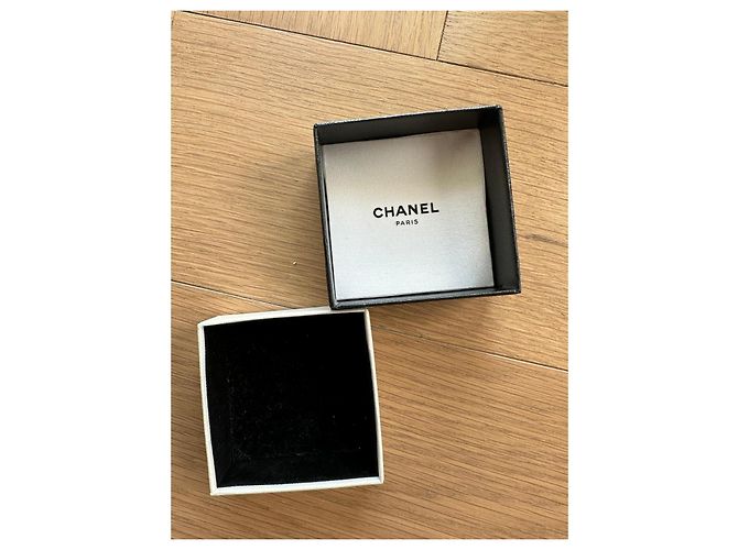 Orecchini Chanel CC Logo con Goccia di Perla D'oro - vista 6