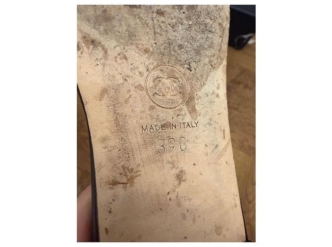Chanel Ciabatte in pelle con decorazioni CC Nero - vista 8