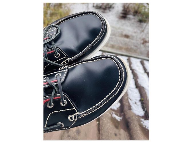 Prada Schwarze Leder-Bootsschuhe - Ansicht 10