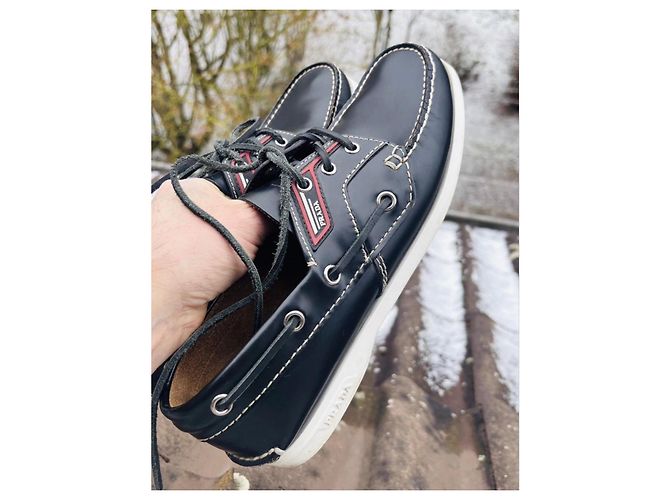 Prada Schwarze Leder-Bootsschuhe - Ansicht 9