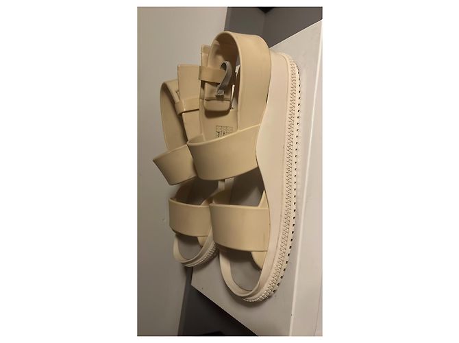 Givenchy Sandali Bassi in Plastica Beige - vista 5