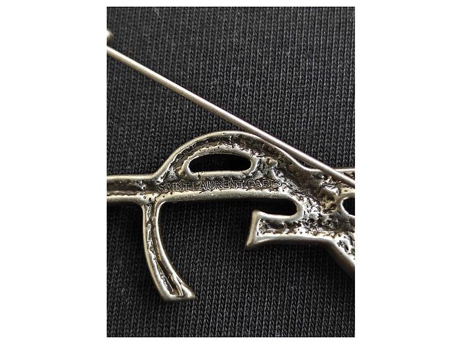 Spilla Yves Saint Laurent Cassandre effetto coccodrillo Silver hardware - vista 3