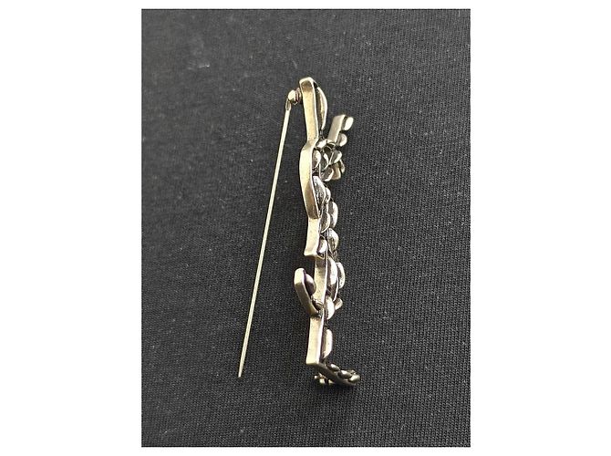 Spilla Yves Saint Laurent Cassandre effetto coccodrillo Silver hardware - vista 5