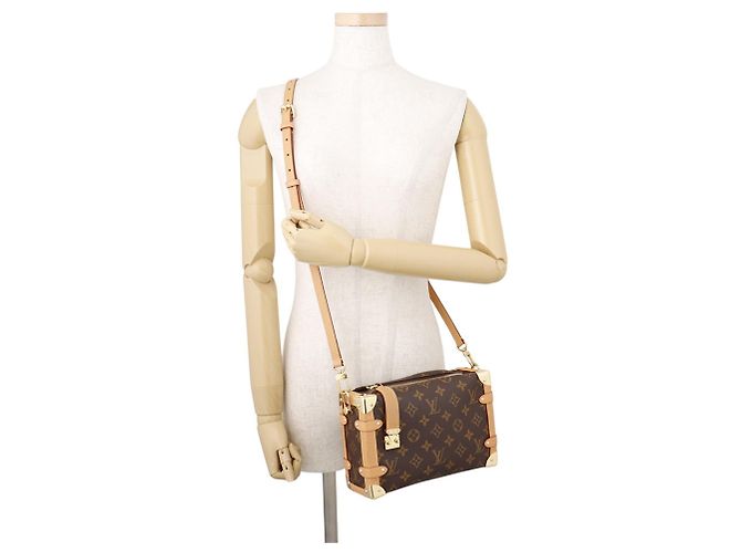 Bolso Louis Vuitton Monogram Side Trunk MM Castaño Monograma - vista 4